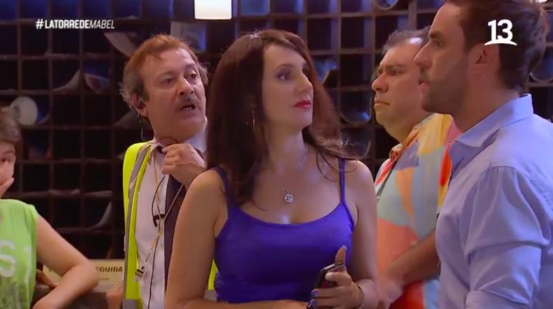 Mabel se las ingenia para mantener el secreto de su negocio