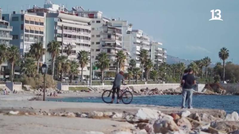 Marcela nos mostró la vida nocturna de Paleo Faliro