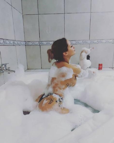 Bikinazo y en lencería: El destape total de Nidyan Fabregat