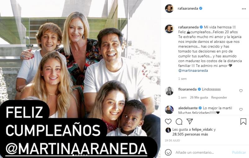Rafael Araneda juega con el gran parecido con su hijo Vicente
