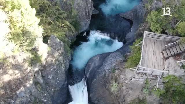 Claudio Iturra maravillado con el Parque Nacional Radal Siete Tazas