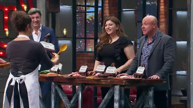 Camila Recabarren llora por tener que cocinar chancho