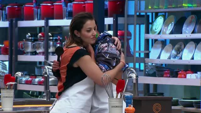 Camila Recabarren llora por tener que cocinar chancho