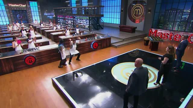 Jurado delibera y selecciona a los mejores platos del capítulo