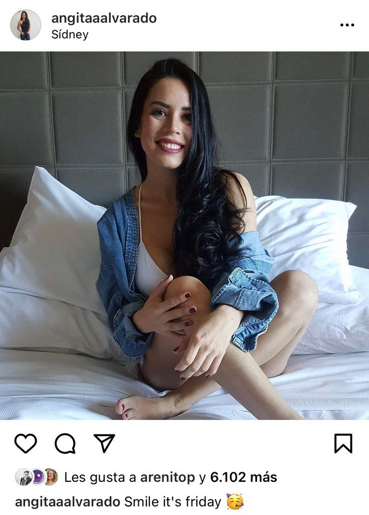Angie Alvarado cautiva con foto desde su cama