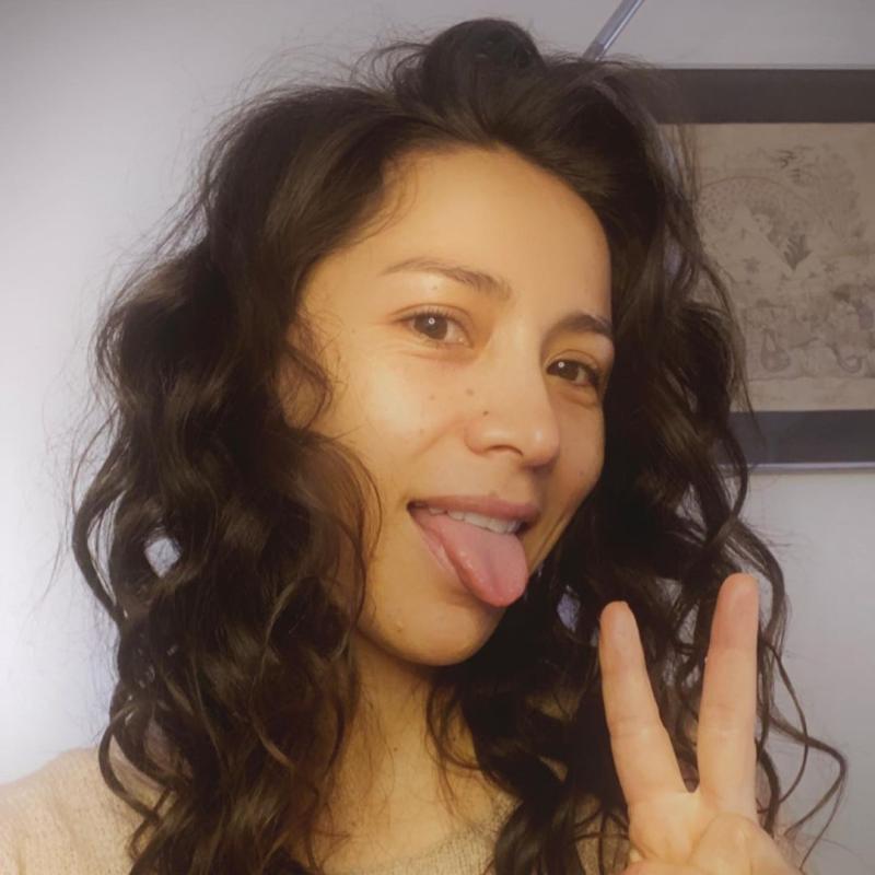 Loreto Aravena recibe tierno homenaje de su prima