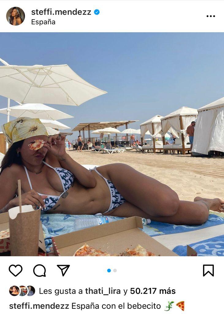 Steffi Méndez enseña su amor con fotos playeras