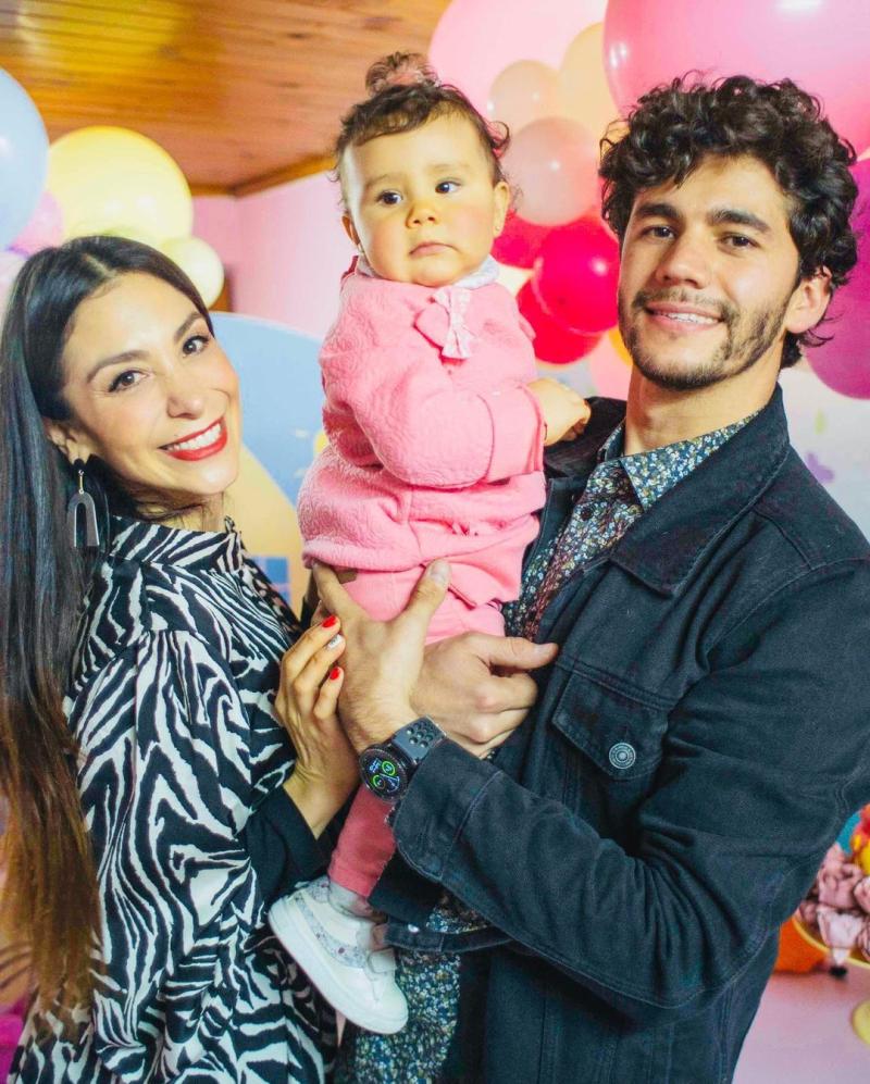 Yamna Lobos comparte fotos inéditas del cumpleaños de su hija