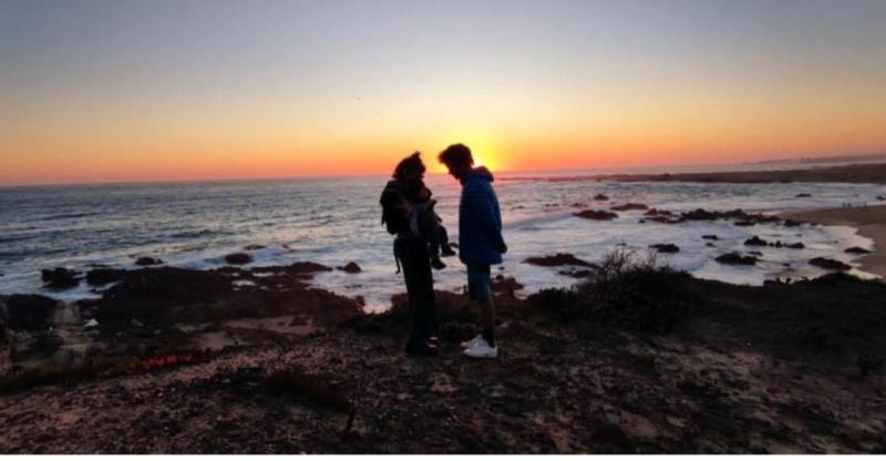 Montserrat Ballarín recibe agosto con tiernas postales familiares