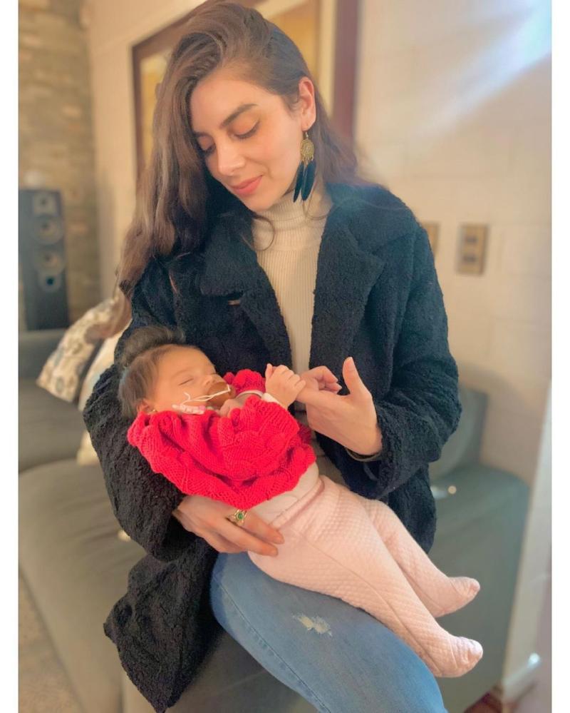 Hija de Kathy Contreras fascina en su primera selfie de espejo