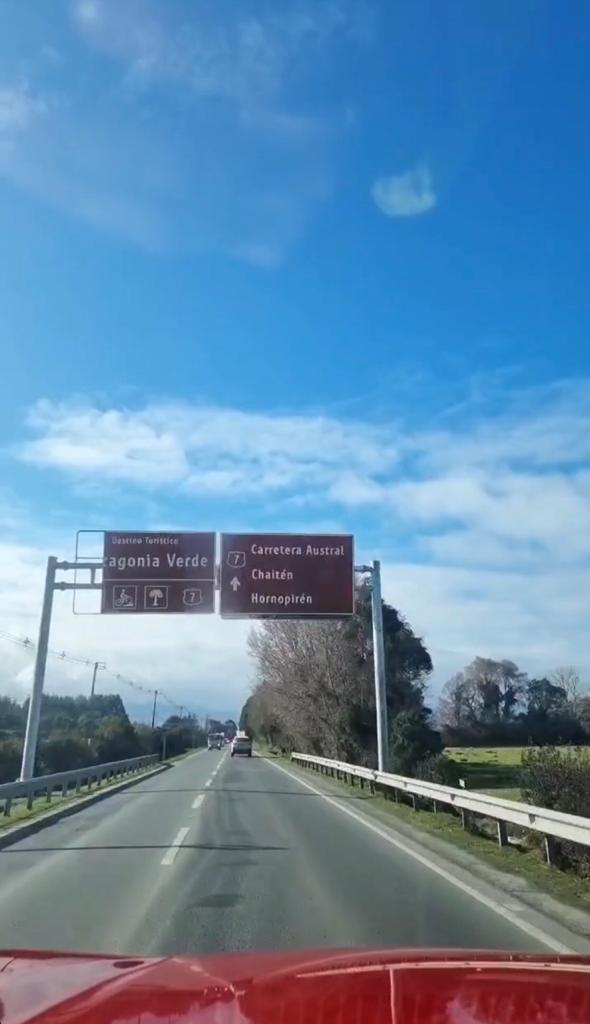 Pangal Andrade y Melina Noto enseñan su amor en el sur de Chile