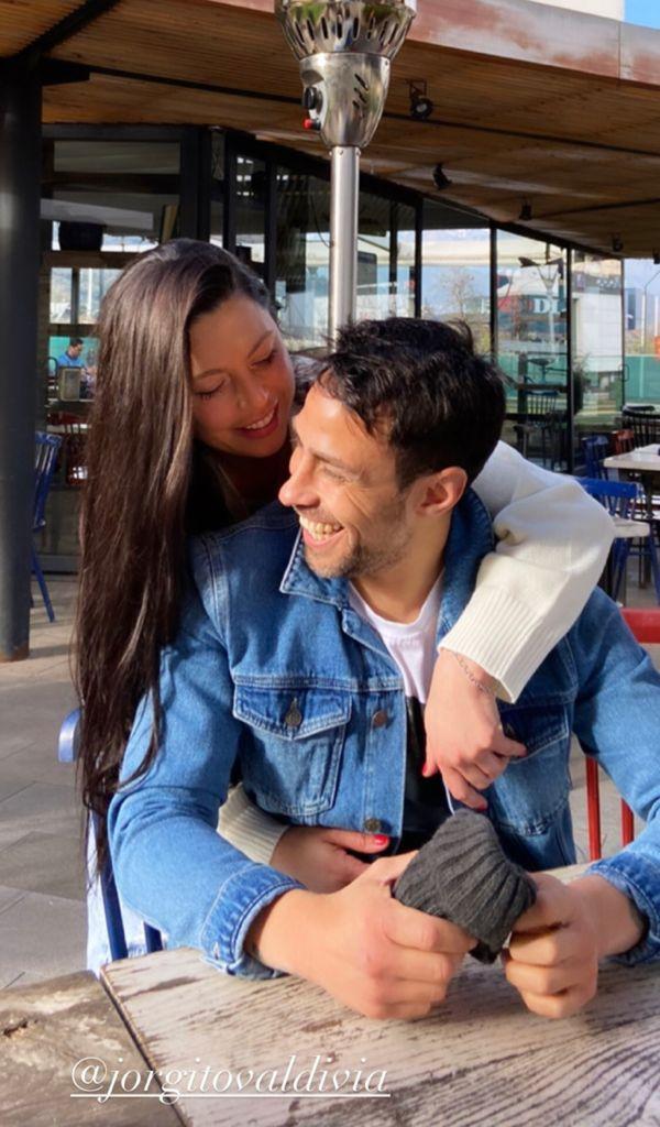Daniela Aránguiz y Jorge Valdivia combinan sus looks en cita