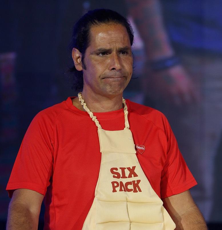 Juan Falcón anuncia con ecografía que será abuelo