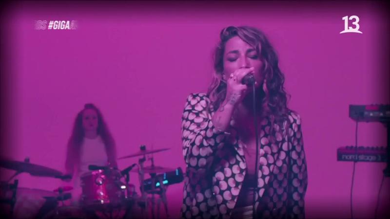 Anita Tijoux presentó su canción "Sacar la voz" en Giga Awards