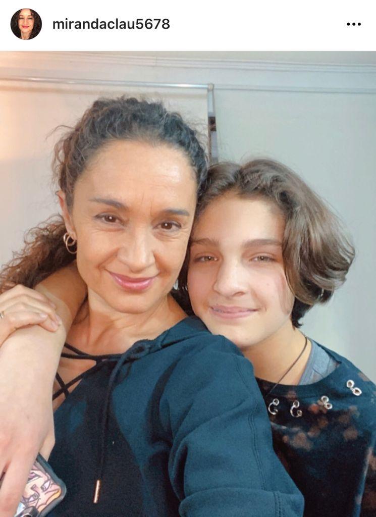 “Mini tú”: Claudia Miranda deslumbra con su hija clon