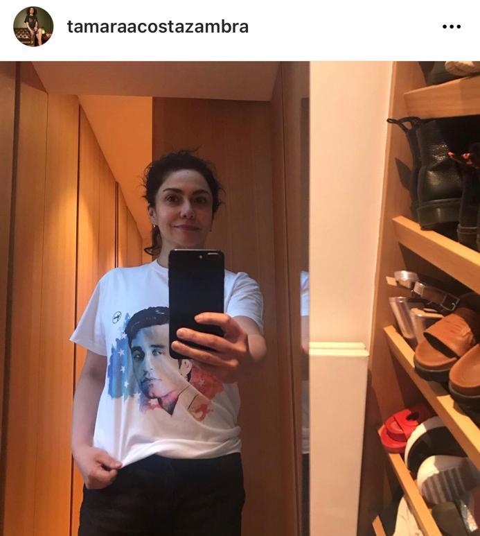 Tamara Acosta y Amparo Noguera muestran su amistad en la playa