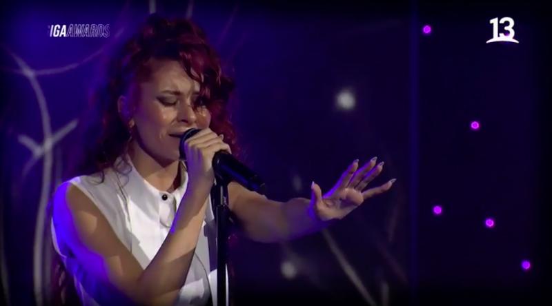 Cami deleitó con su último éxito "Luna" en Giga Awards