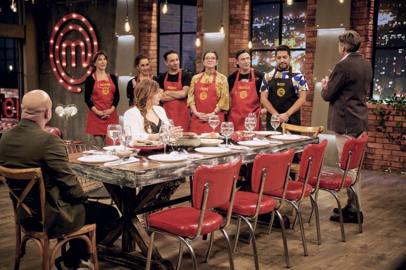 Jurado entrega los resultados del primer desafío en equipos