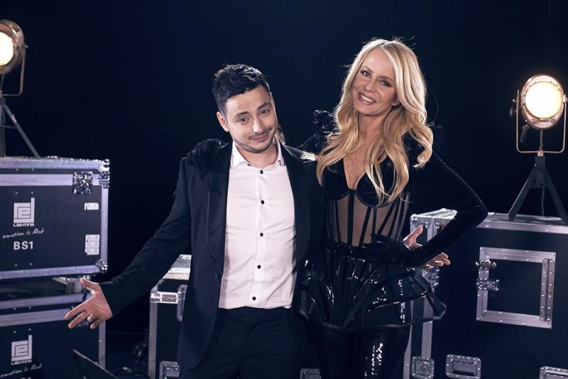 Naya Fácil presentó premio al ritmo de su canción “Show show”