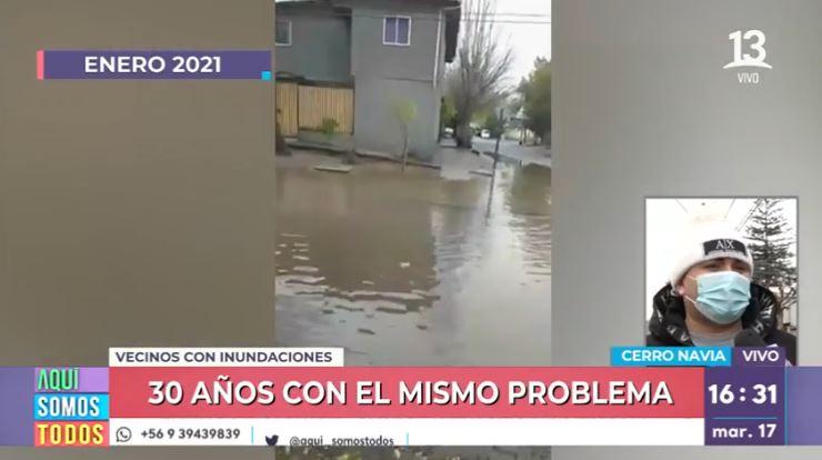 Vecinos de Cerro Navia denuncian graves inundaciones en sus calles