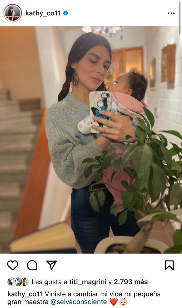 Hija de Kathy Contreras fascina en su primera selfie de espejo