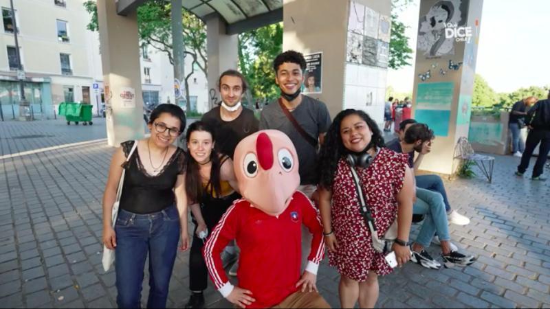 Conocimos al Condorito chileno que desordena las calles de París