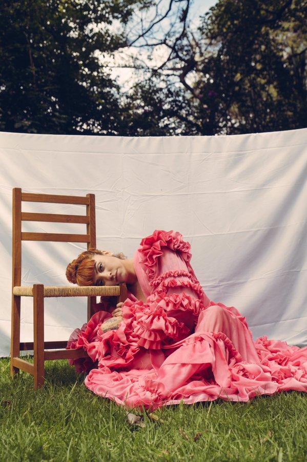 Mon Laferte muestra su pancita de embarazo por primera vez