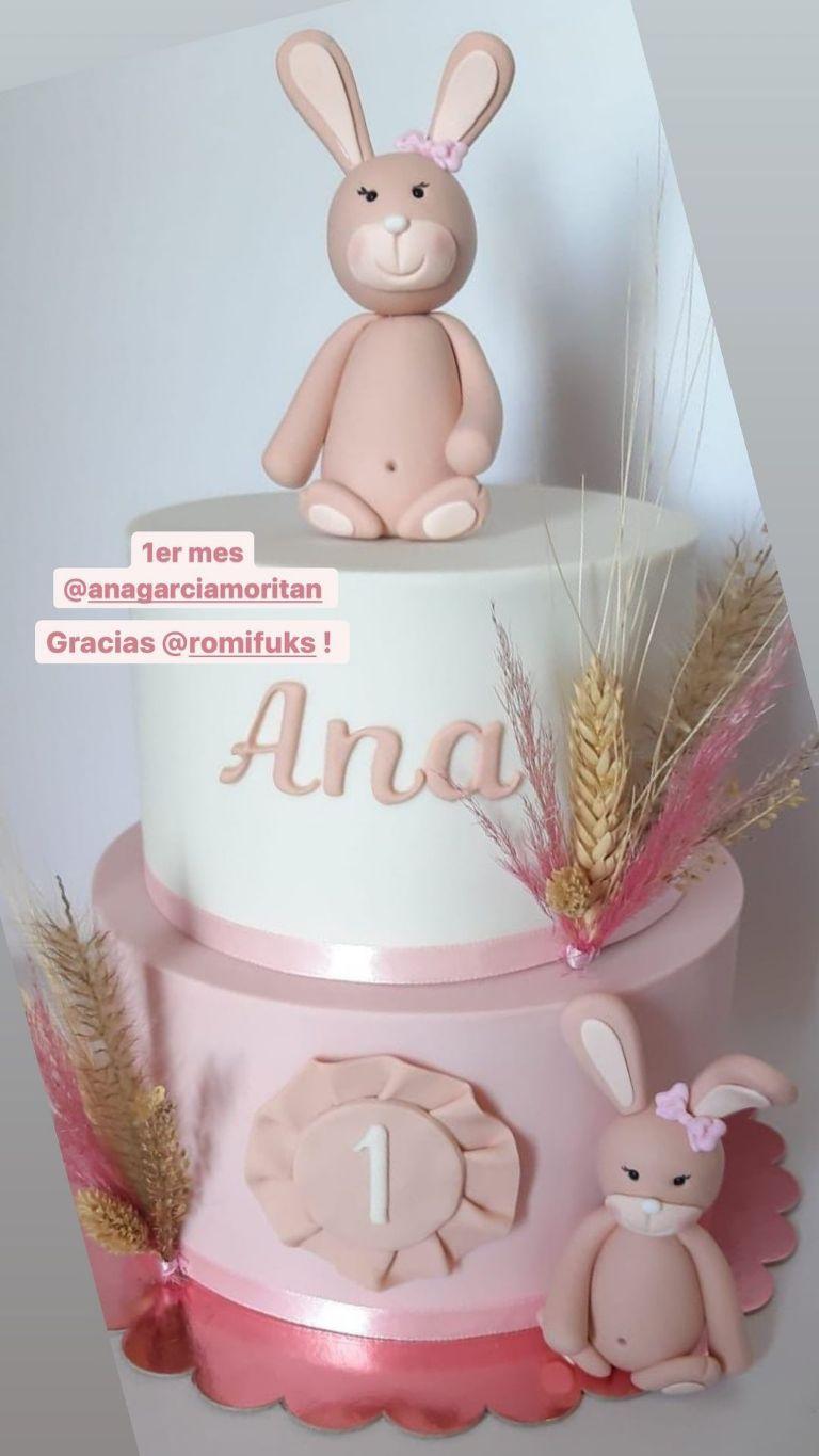 Pampita celebró el primer mes de su hija Ana