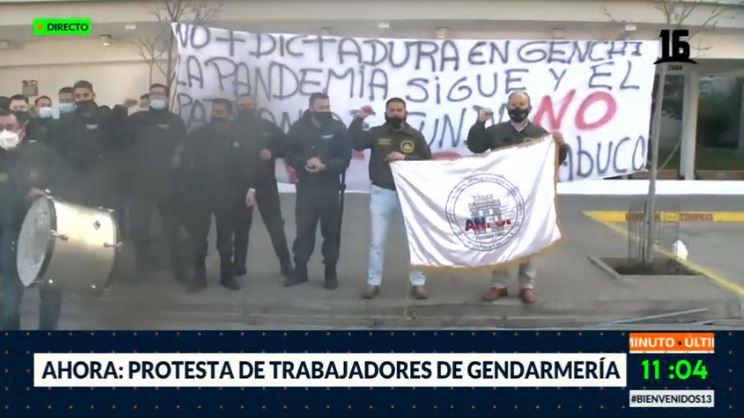 Gendarmes protestan en Santiago 1 por malas condiciones laborales