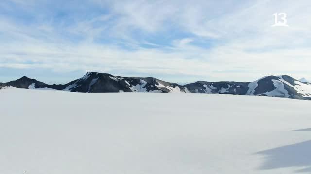 Claudio Iturra subió el Volcán Sollipulli con esquís