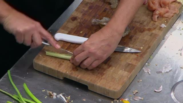 Gastón Bernardou, de Los Auténticos Decadentes, descubrió la magia del lemongrass