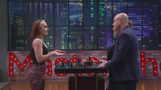 Capitanas y sus grupos escogidos al azar tuvieron que competir con mímicas