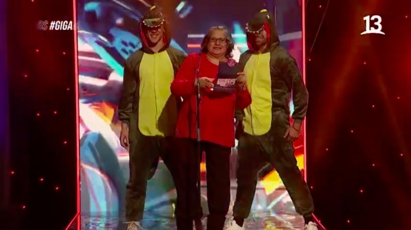 Protagonista de viral “La vístima” presentó premio en Giga Awards