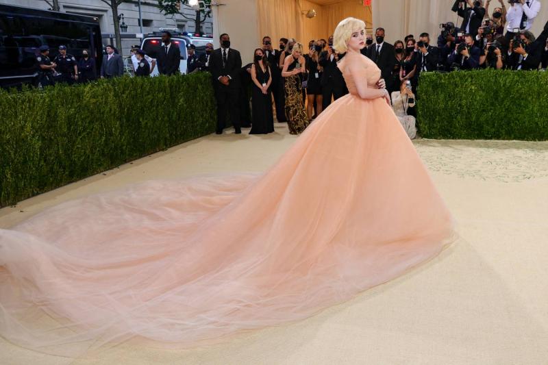 Billie Eilish rompe su estilo en la Met Gala 2021