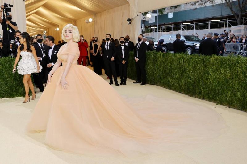 Billie Eilish rompe su estilo en la Met Gala 2021