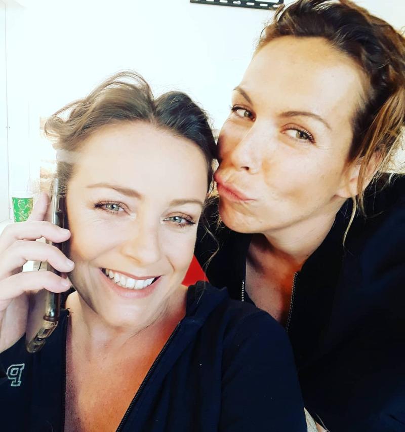 Claudia Conserva y su hermana encantan con fotos sin maquillaje