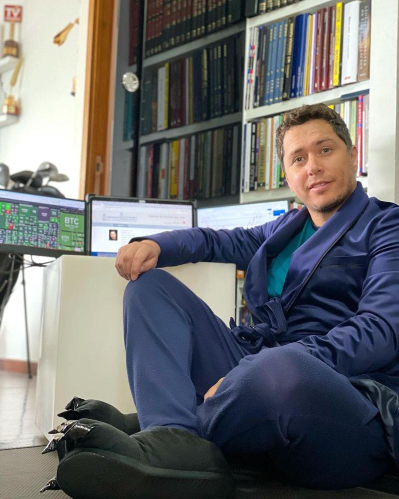 Karol Lucero divide a seguidores con fotos en pijama de lujo