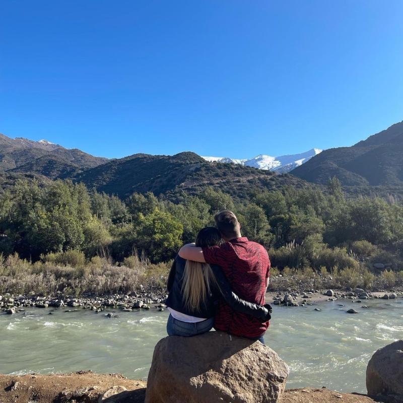 Nano Calderón comparte romántica postal junto a su polola