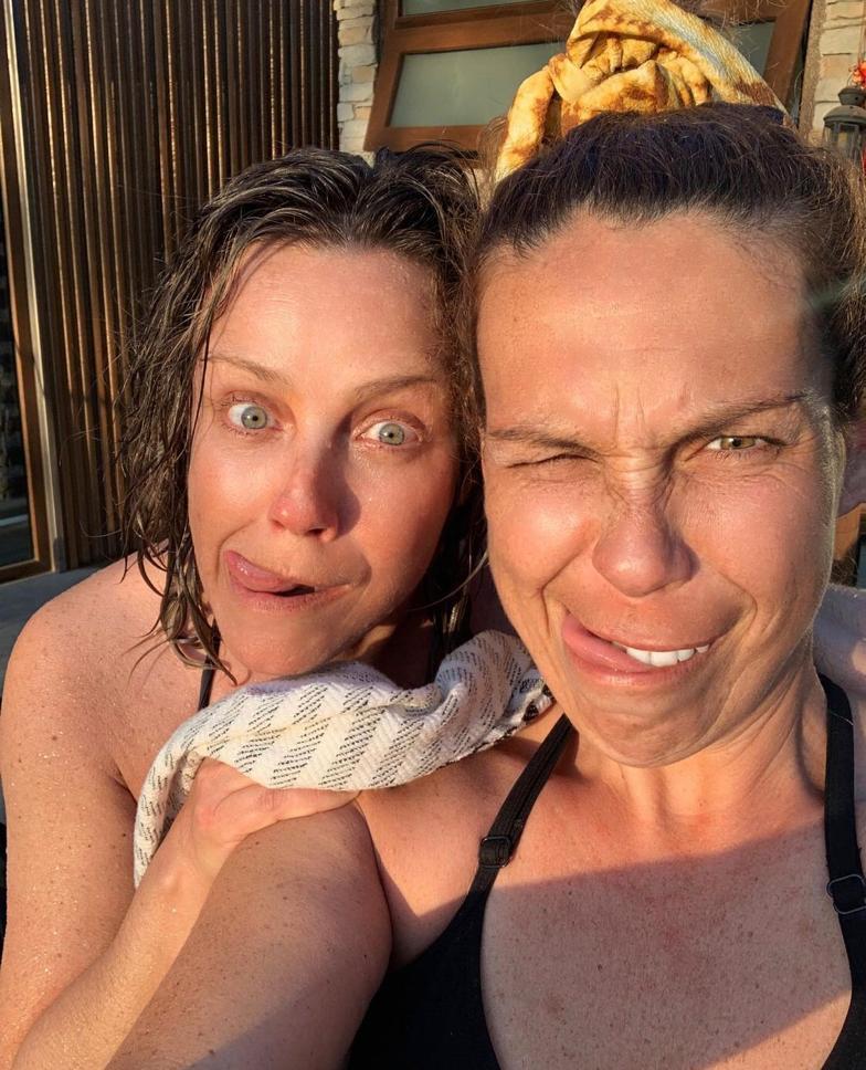 Claudia Conserva y su hermana encantan con fotos sin maquillaje