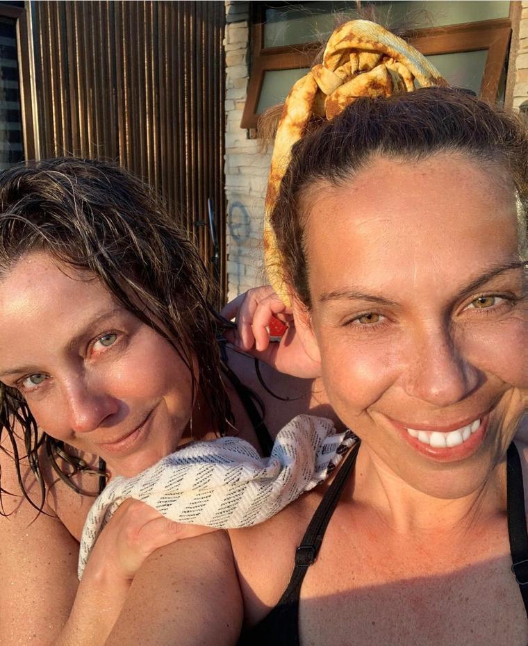 Claudia Conserva y su hermana encantan con fotos sin maquillaje