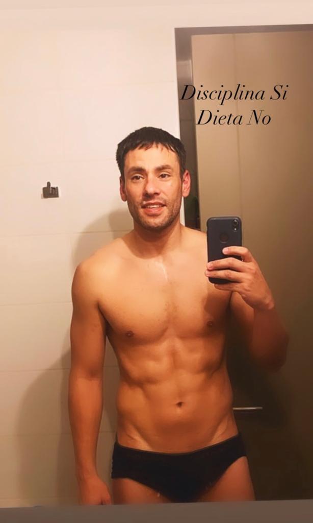 Claudio Valdivia luce su trabajado físico en ropa interior