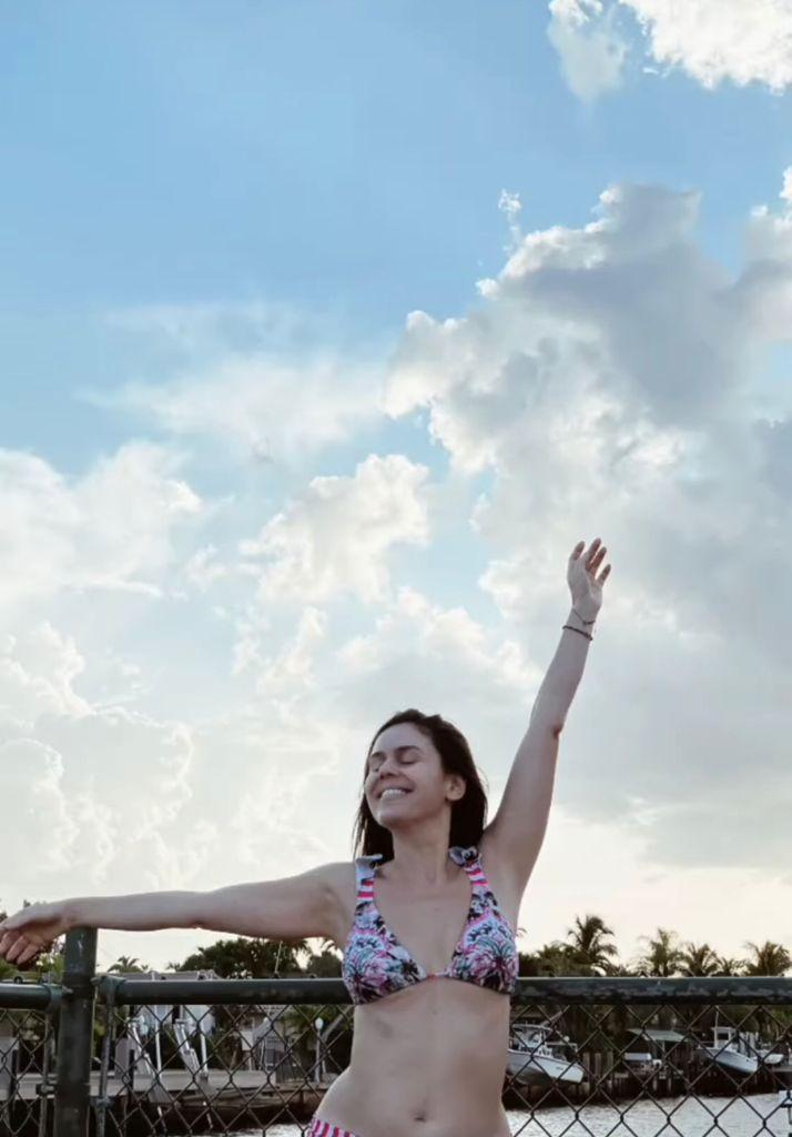 Carolina Varleta se luce en bikini desde Miami