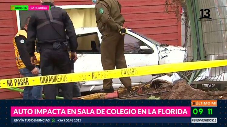 Auto impacta en sala de colegio en La Florida