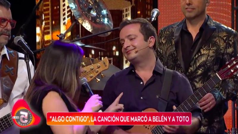 Belén Mora le dedicó especial canción a Toto Acuña