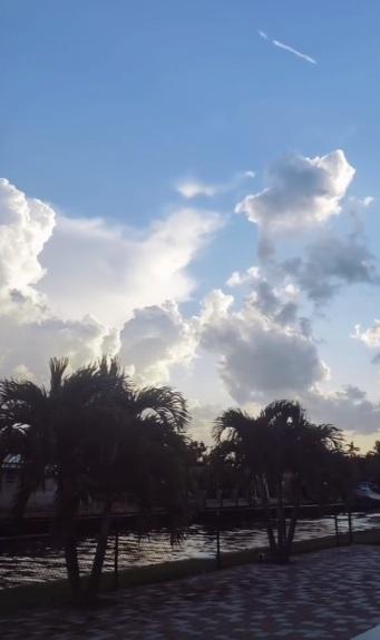 Carolina Varleta se luce en bikini desde Miami