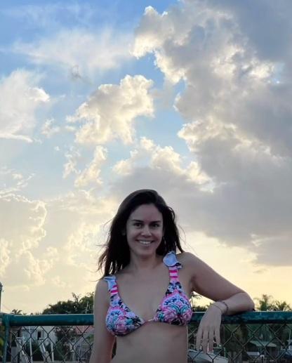 Carolina Varleta se luce en bikini desde Miami