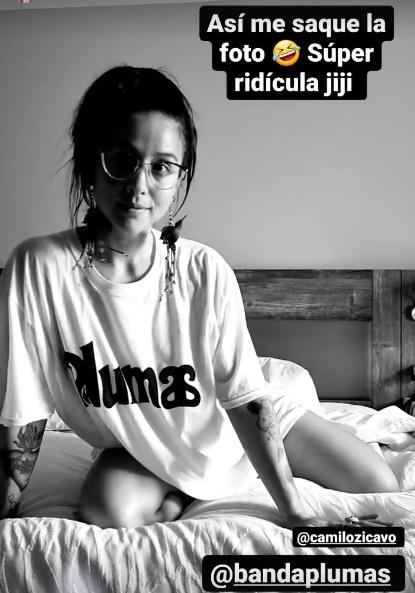 Denise Rosenthal promociona proyecto de novio con fotos en cama