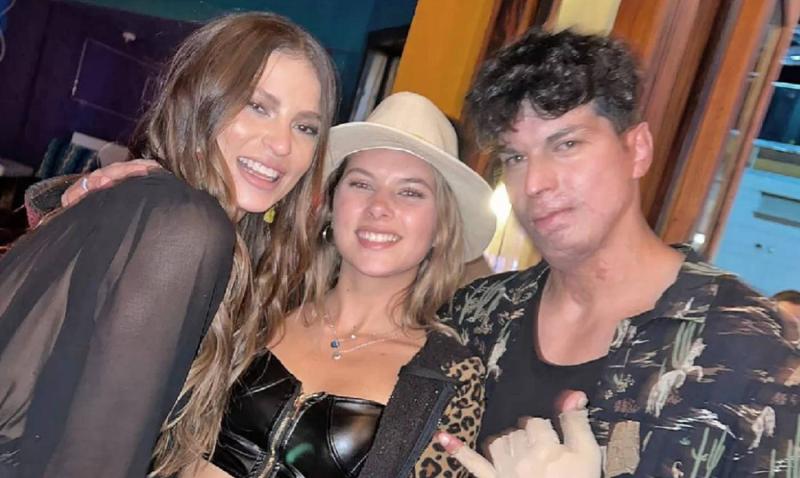 Julia Fernandes muestra sus estrías en sesión con ropa interior