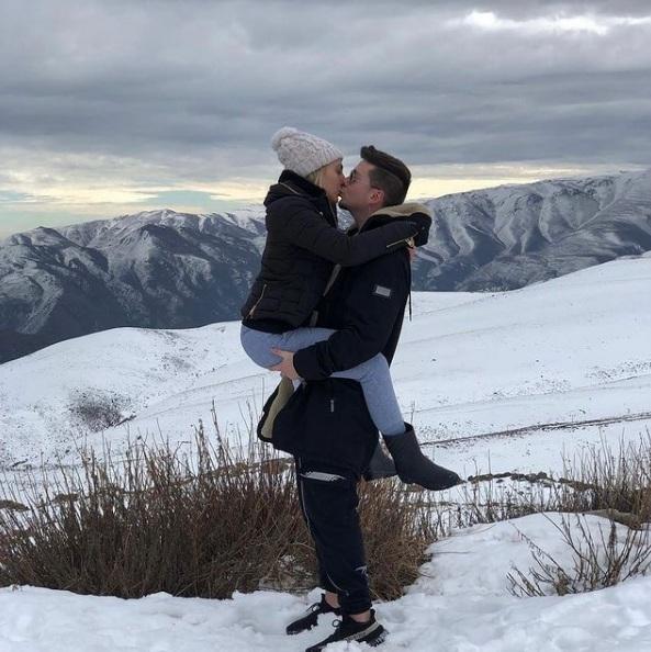 Nano Calderón celebra 3 años de pololeo con postal al aire libre