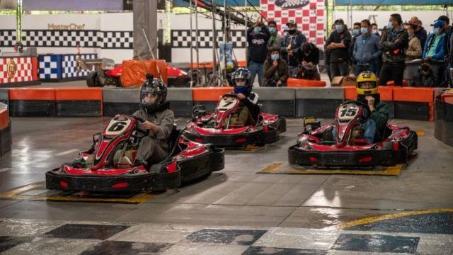 Participantes hicieron carreras de karting para escoger equipos